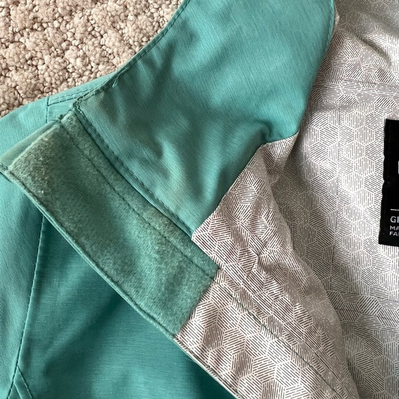 The North Face Girls Raincoat Size Medium 10/12 - Picture 5 of 7